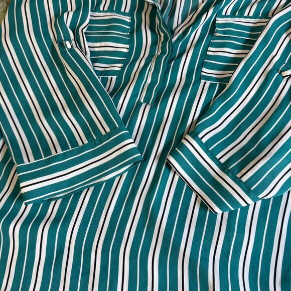 TORRID L Vertical Stripe Blouse Tunic Green White Split Neck Roll Tab Sleeve - Picture 4 of 9
